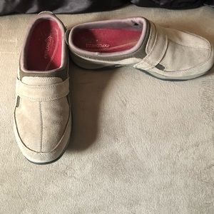 Easy Spirit Traveltime, Size 9, Gray